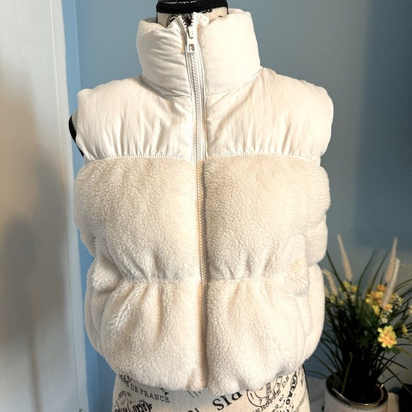 Puffer Vest - Picture 4 of 11